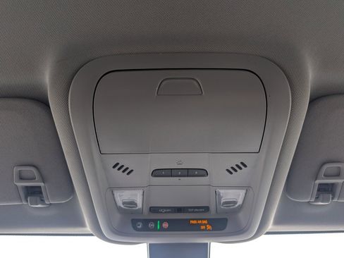 Certified 2024 GMC Terrain SLT image 20