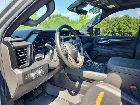 Used 2025 GMC Sierra 1500 AT4 w/ AT4 Premium Package AWD/4WD image 17