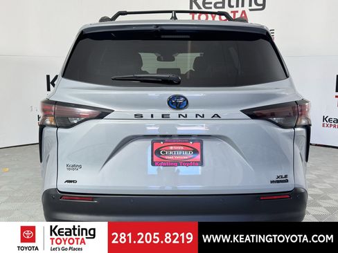 Certified 2024 Toyota Sienna XLE Woodland Edition image 6