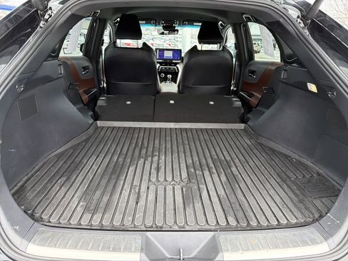 Used 2024 Toyota Venza XLE image 29