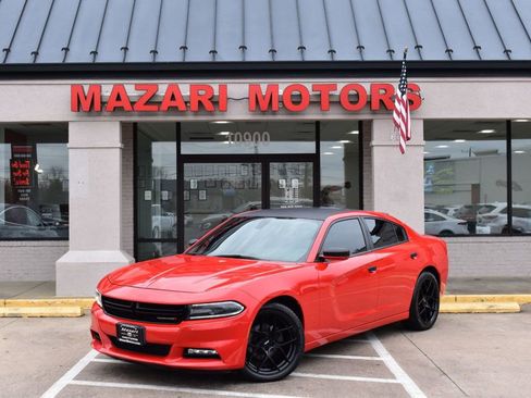 Used 2020 Dodge Charger SXT w/ Driver Convenience Group image 2
