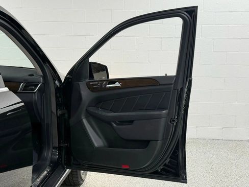 Used 2016 Mercedes-Benz GL 450 4MATIC image 38