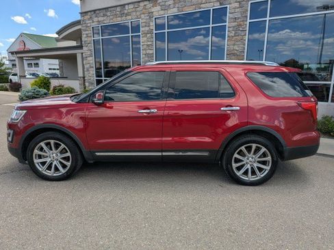 Used 2017 Ford Explorer Limited w/ Equipment Group 301A AWD/4WD image 2