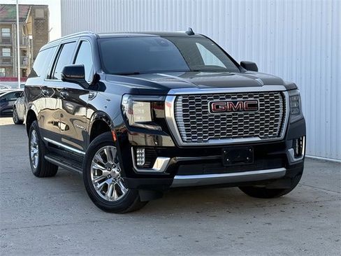 Used 2022 GMC Yukon XL Denali image 2