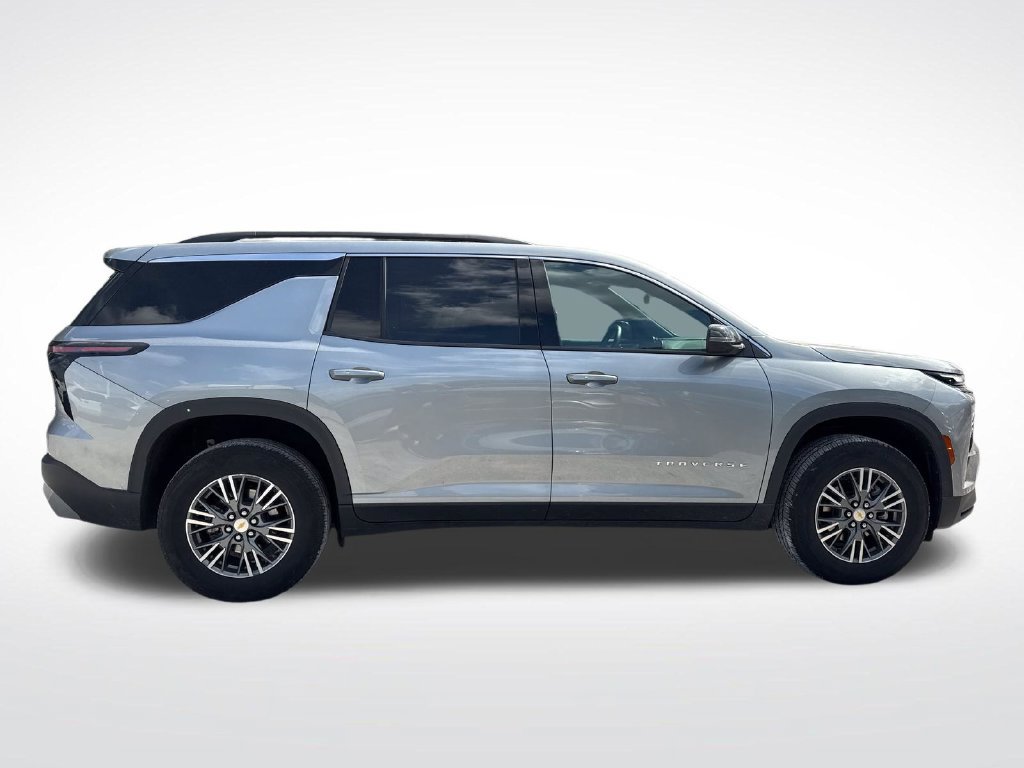 Used 2025 Chevrolet Traverse LT FWD image 7