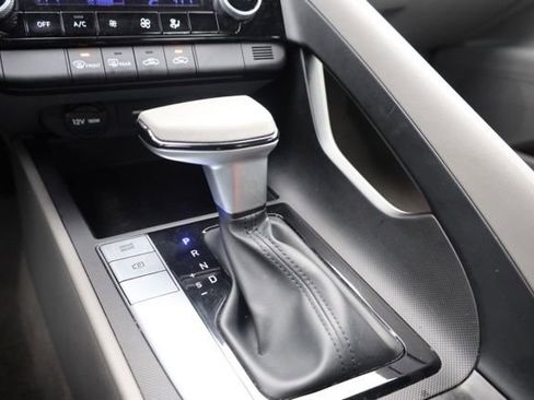 Used 2024 Hyundai Elantra SEL image 17