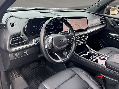 Used 2024 Chevrolet Traverse LT w/ Enhanced Driving Package FWD image 16