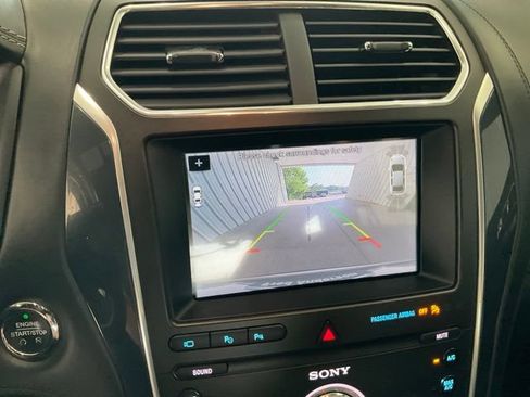 Used 2019 Ford Explorer Platinum AWD/4WD image 16