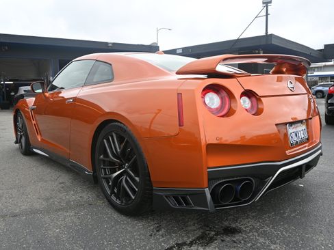 Used 2017 Nissan GT-R Premium AWD/4WD image 32