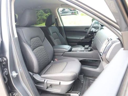 Certified 2025 Nissan Pathfinder SV FWD image 27