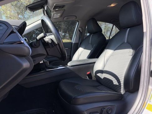 Used 2020 Toyota Camry SE image 12