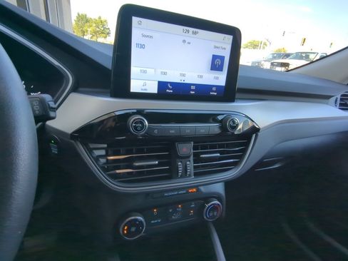 Used 2022 Ford Escape SE image 18