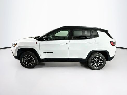 Used 2025 Jeep Compass Trailhawk AWD/4WD image 4