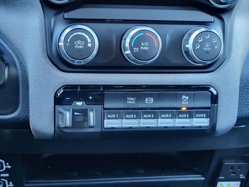 Used 2024 RAM 2500 Tradesman w/ Chrome Appearance Group image 22