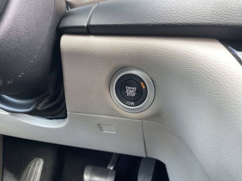 Used 2020 Chrysler Voyager Lxi FWD image 24