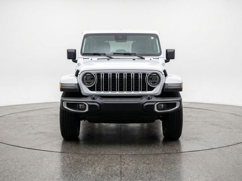 Used 2025 Jeep Wrangler Sahara image 2