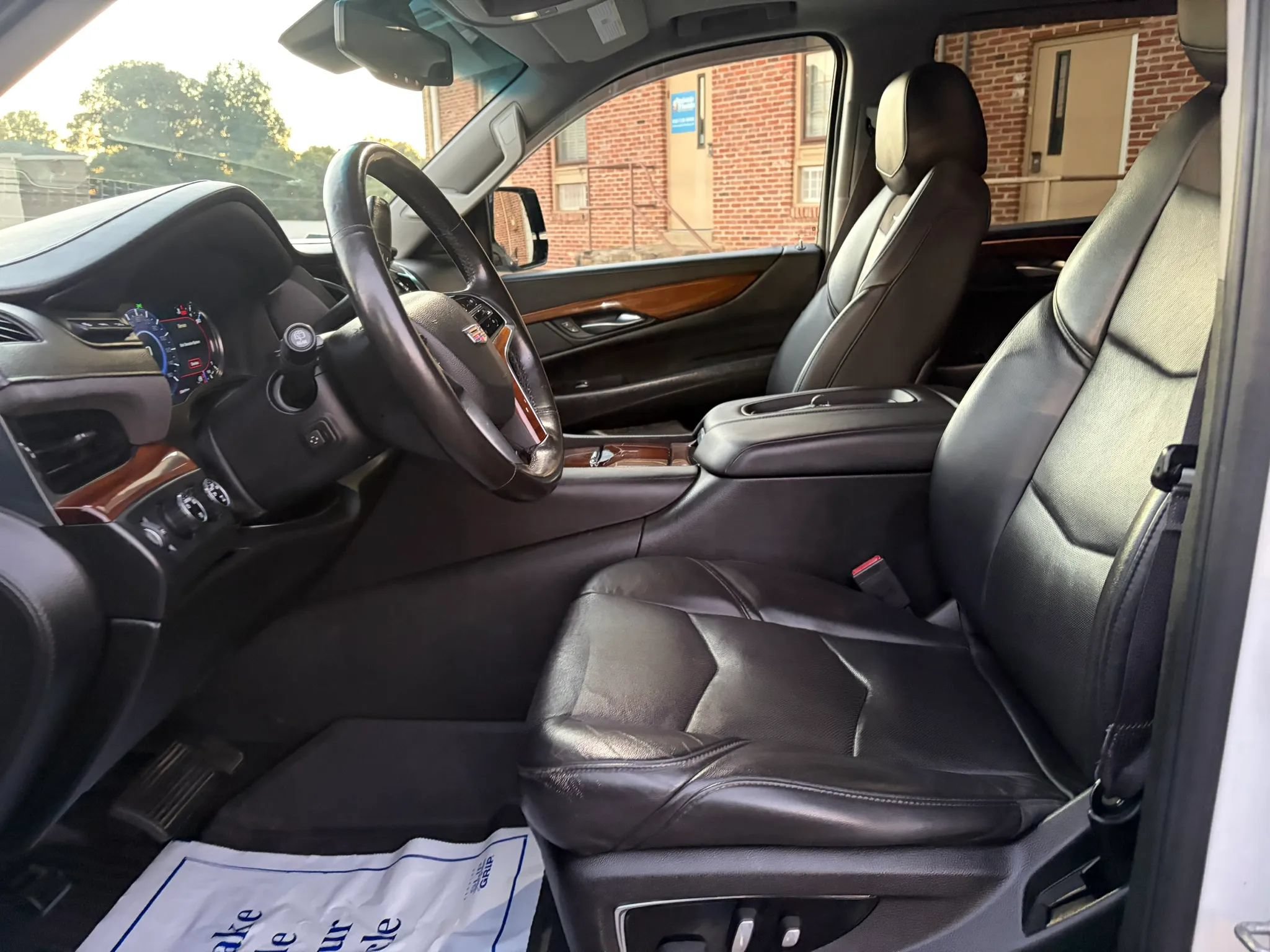 Used 2016 Cadillac Escalade Luxury AWD/4WD image 32