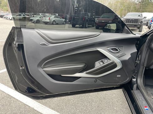Used 2016 Chevrolet Camaro SS image 11