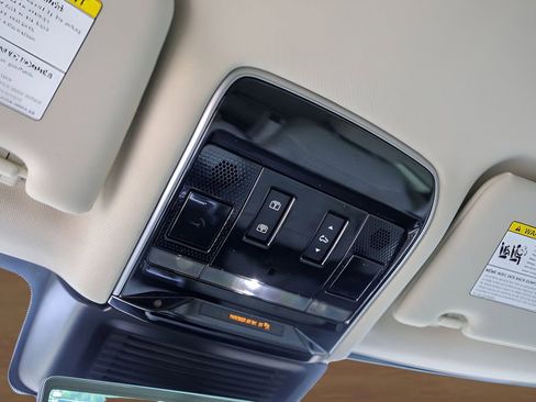 Used 2023 Land Rover Range Rover SE image 19