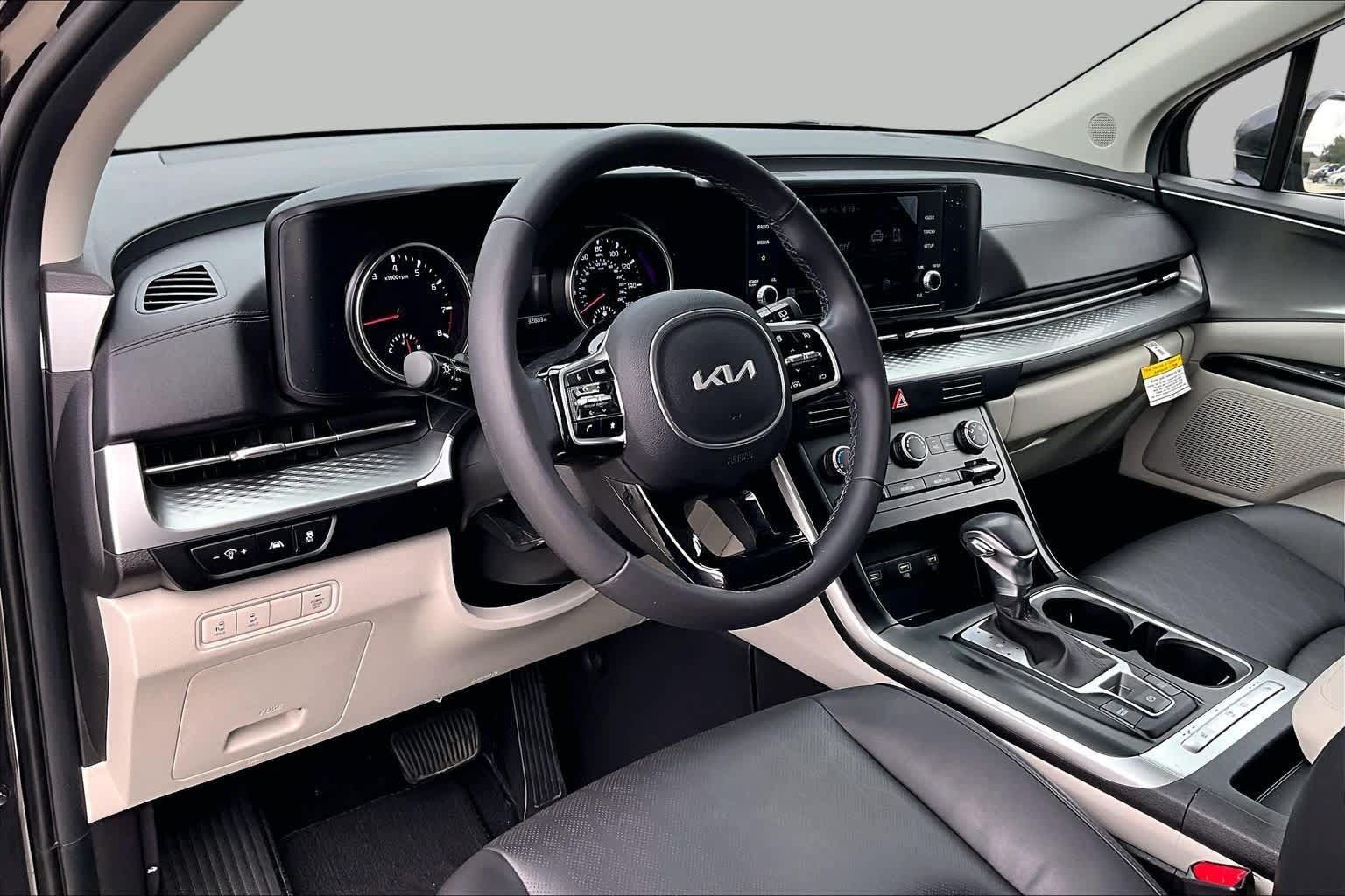 Certified 2023 Kia Carnival LX FWD image 16