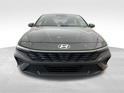 Used 2024 Hyundai Elantra SEL FWD image 9