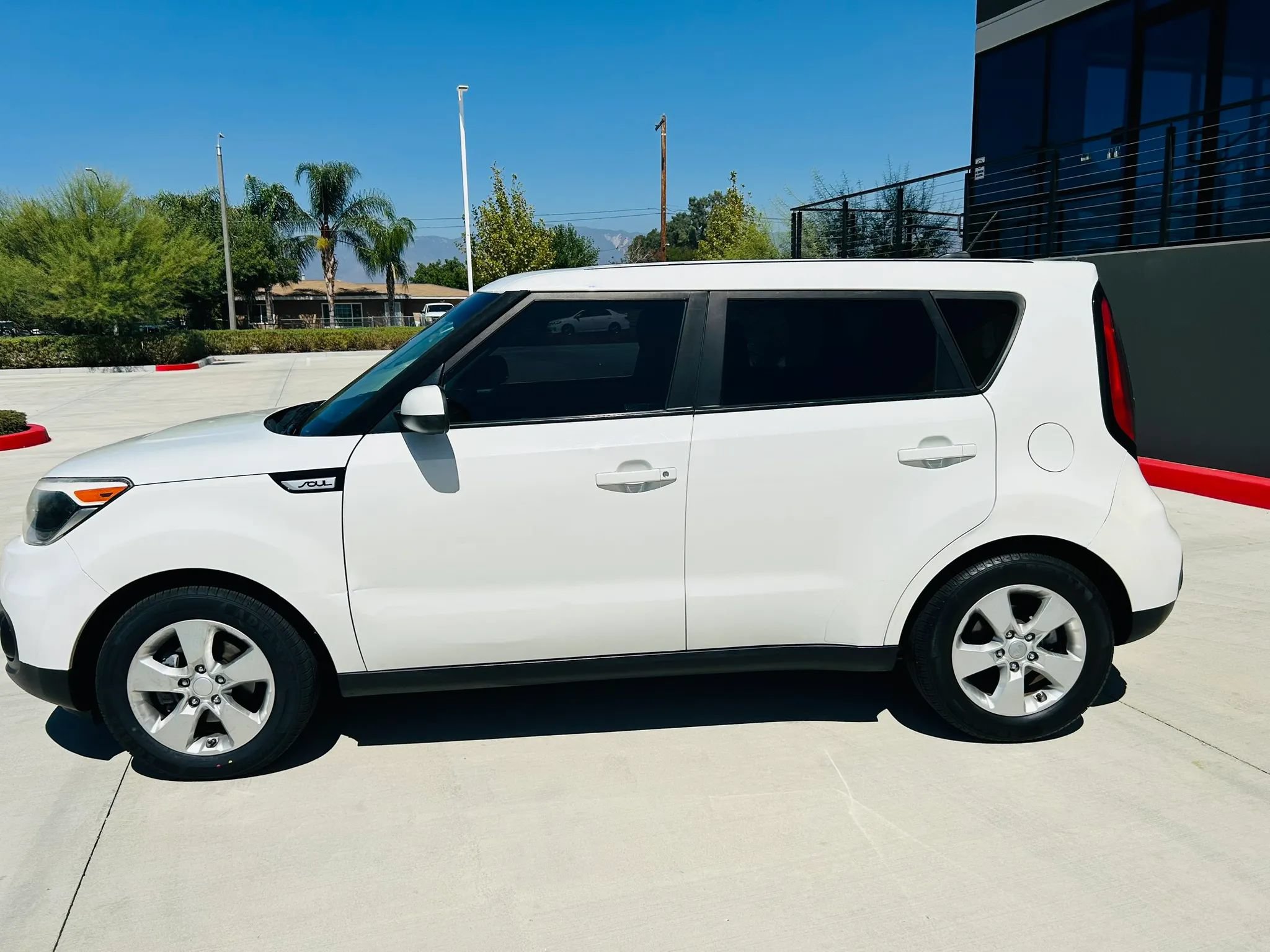Used 2017 Kia Soul FWD image 3