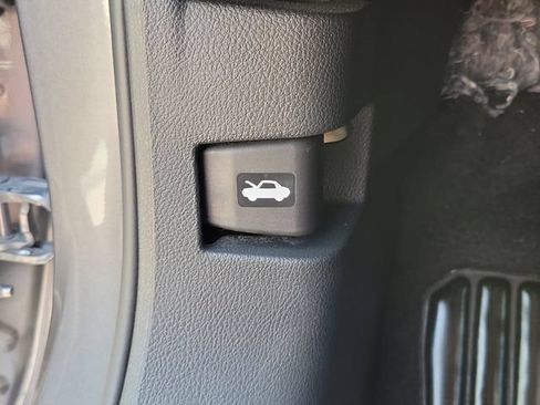 Used 2025 Nissan Altima 2.5 SV FWD image 30