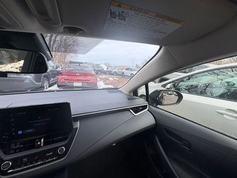 Used 2025 Toyota Corolla LE image 31