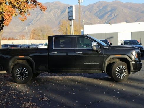 Used 2025 GMC Sierra 2500 Denali Ultimate image 3