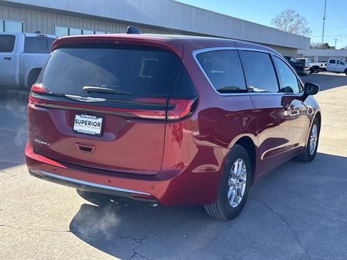 New 2026 Chrysler Pacifica Select image 3