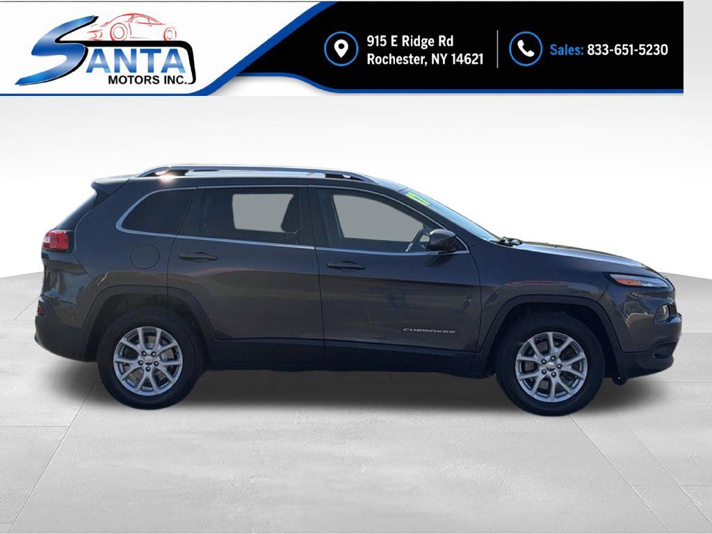 Used 2017 Jeep Cherokee Latitude w/ True North Edition AWD/4WD image 4