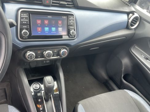 Used 2025 Nissan Versa SV FWD image 27
