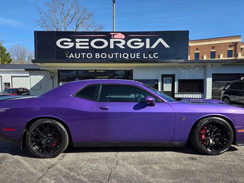 Used 2016 Dodge Challenger SRT Hellcat image 9