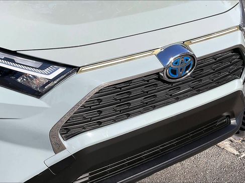 Used 2022 Toyota RAV4 XLE Premium image 29