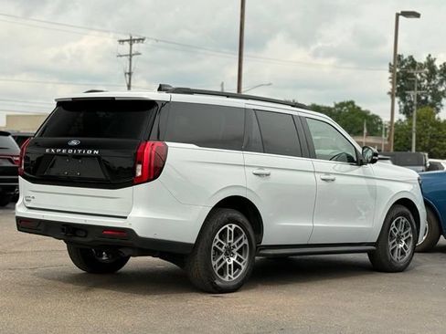 Used 2025 Ford Expedition Active AWD/4WD image 42