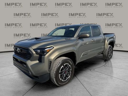 Used 2025 Toyota Tacoma TRD Sport image 1