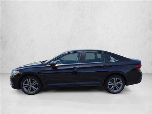 Used 2023 Volkswagen Jetta SE w/ Panoramic Sunroof Package FWD image 8