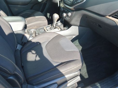 Used 2016 Jeep Cherokee Latitude w/ Safety/Convenience Group image 17