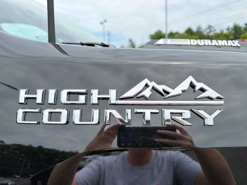 Certified 2025 Chevrolet Silverado 2500 High Country w/ Technology Package AWD/4WD image 9