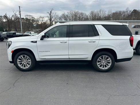 Used 2022 GMC Yukon SLT w/ SLT Premium Package image 9