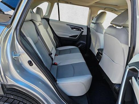 Used 2021 Toyota RAV4 XLE Premium image 21