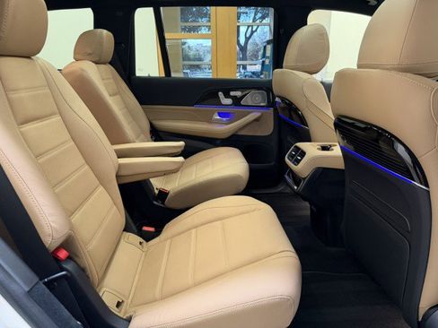 Certified 2025 Mercedes-Benz GLS 580 4MATIC image 18