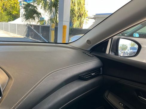 Used 2025 Nissan Sentra SV image 43