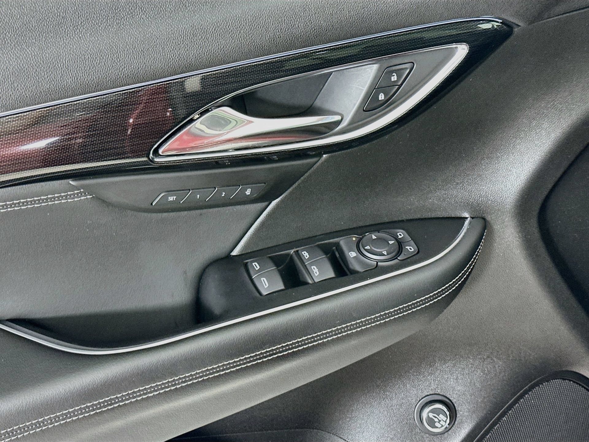 Used 2022 Buick Envision Essence w/ Sport Touring Package FWD image 18