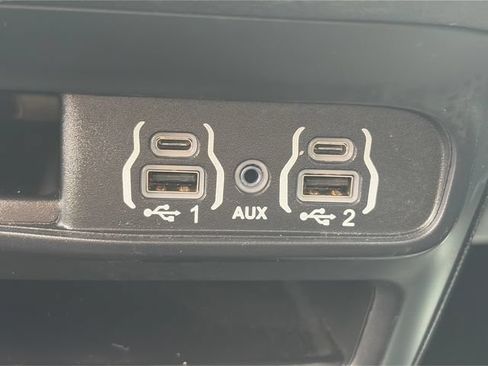 Used 2024 Chrysler Pacifica Limited FWD image 62