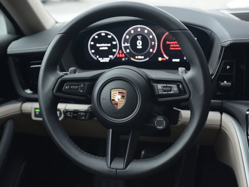 Certified 2026 Porsche Panamera 4 image 18