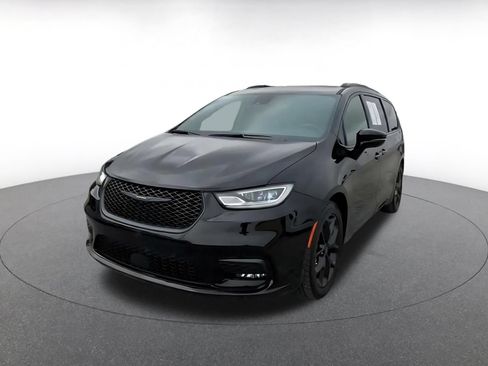 Used 2025 Chrysler Pacifica Limited FWD image 7