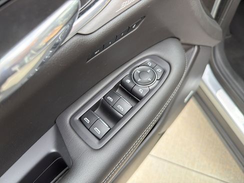 Used 2023 Cadillac XT6 Premium Luxury image 15