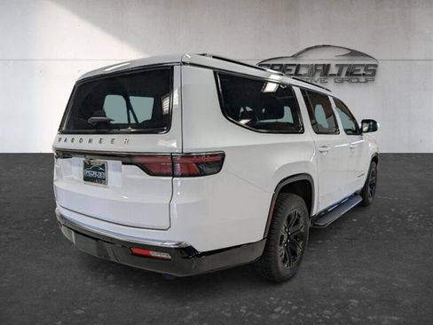 Used 2025 Jeep Wagoneer L Series II w/ 8-pass Seating Package AWD/4WD image 10