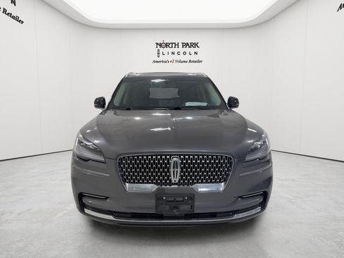 Used 2023 Lincoln Aviator Reserve w/ Class IV Trailer Tow Package RWD image 8